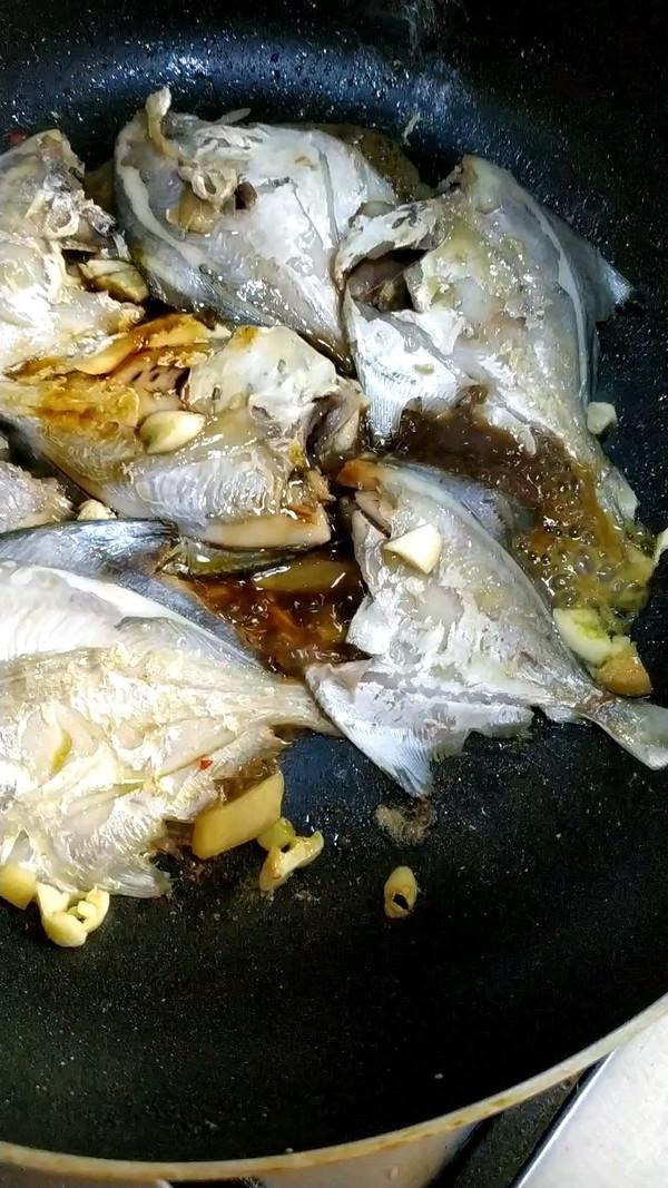 香燜小海魚的做法-咸鮮味燜菜譜-易網健康養生網 香燜小海魚的做法-咸鮮味燜菜譜