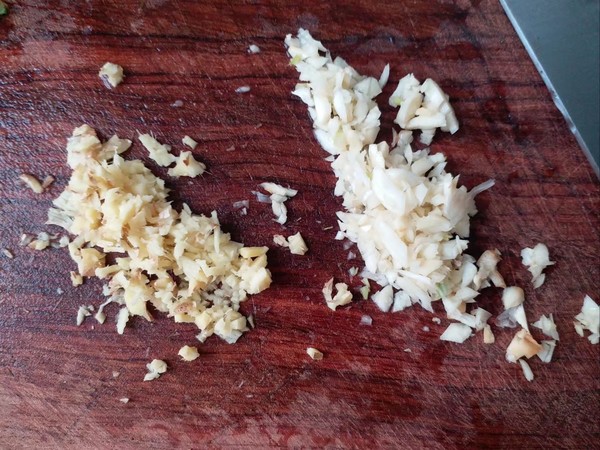 爽脆萵筍莖的做法-咸鮮味炒菜譜-易網(wǎng)健康養(yǎng)生網(wǎng) 爽脆萵筍莖的做法-咸鮮味炒菜譜