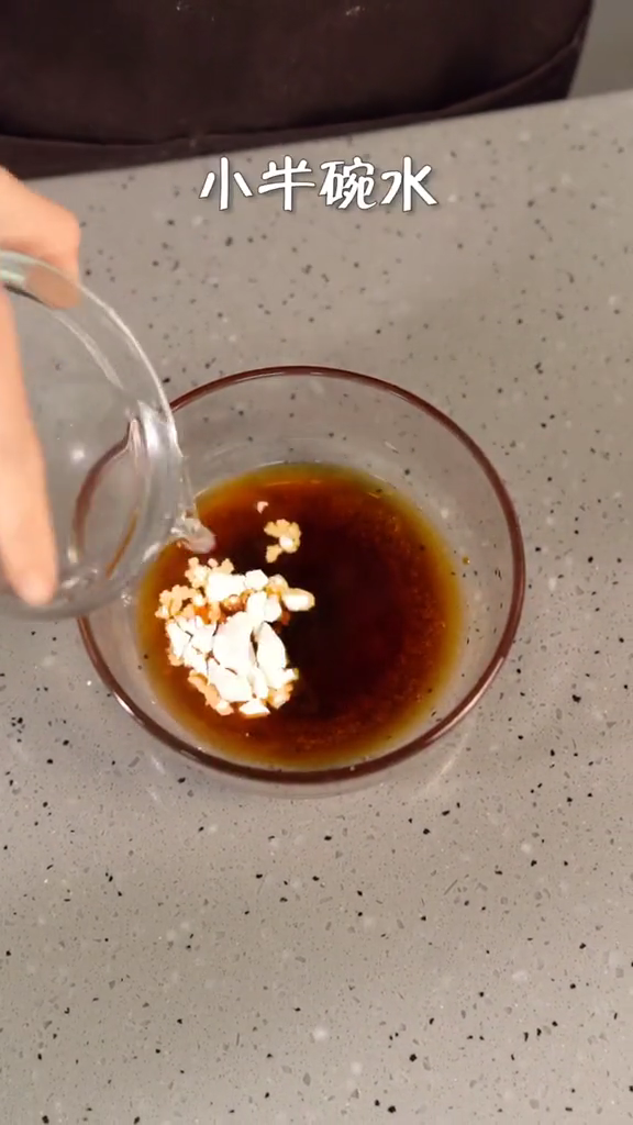 蓮藕雞胸小肉餅的做法-家常味煎菜譜-易網<a href=http://www.xllyou.com/ target=_blank class=infotextkey>健康養生</a>網 蓮藕雞胸小肉餅的做法-家常味煎菜譜