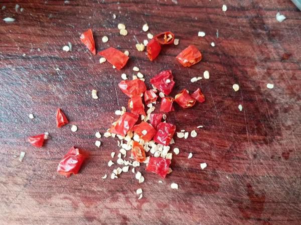 爽脆萵筍莖的做法-咸鮮味炒菜譜-易網(wǎng)健康養(yǎng)生網(wǎng) 爽脆萵筍莖的做法-咸鮮味炒菜譜