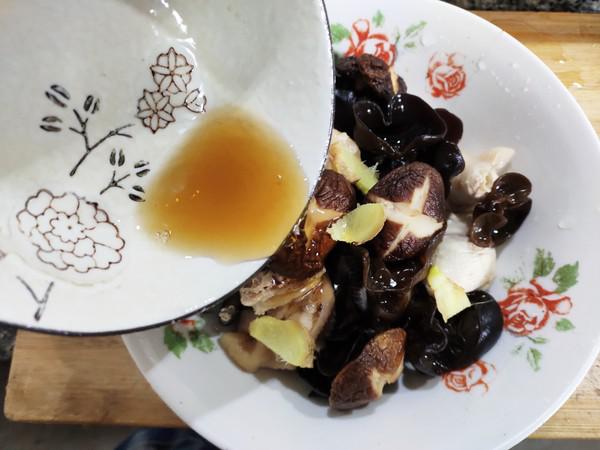 香菇木耳蒸雞的做法-咸鮮味蒸菜譜