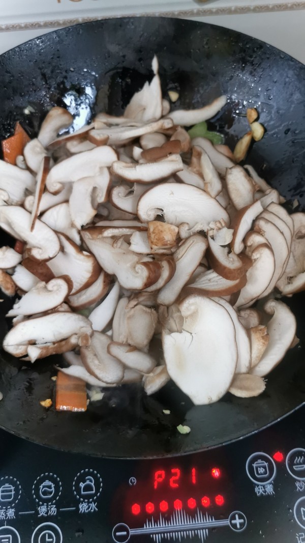 素炒香菇的做法-咸鮮味炒菜譜-易網(wǎng)健康養(yǎng)生網(wǎng) 素炒香菇的做法-咸鮮味炒菜譜