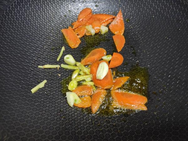 清炒脆藕的做法-家常味炒菜譜-易網(wǎng)健康養(yǎng)生網(wǎng) 清炒脆藕的做法-家常味炒菜譜