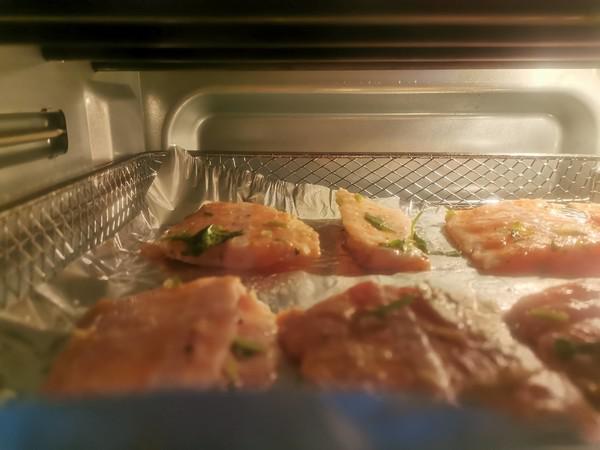 炸三文魚排的做法-咸鮮味炸菜譜-易網(wǎng)健康養(yǎng)生網(wǎng) 炸三文魚排的做法-咸鮮味炸菜譜