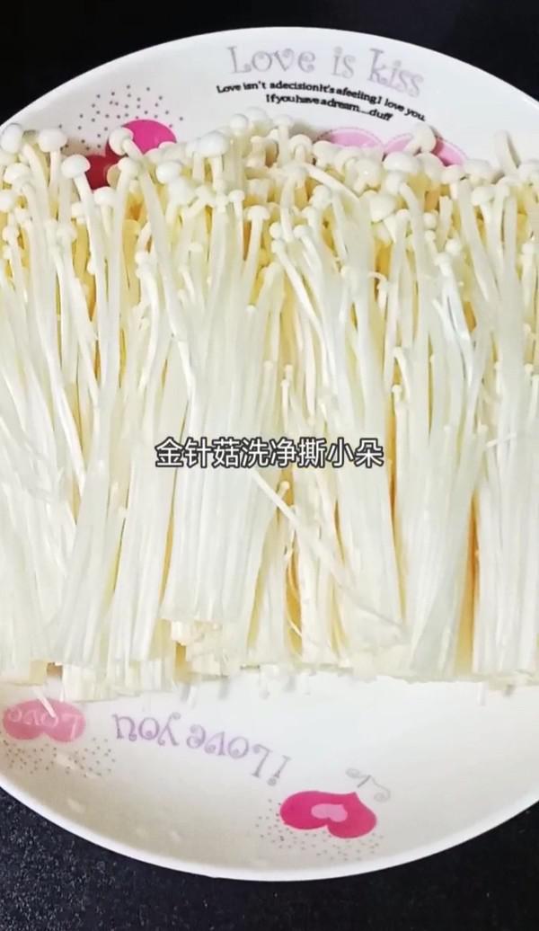 剁椒金針菇的做法-家常味蒸菜譜-易網<a href=http://www.xllyou.com/ target=_blank class=infotextkey>健康養生</a>網 剁椒金針菇的做法-家常味蒸菜譜