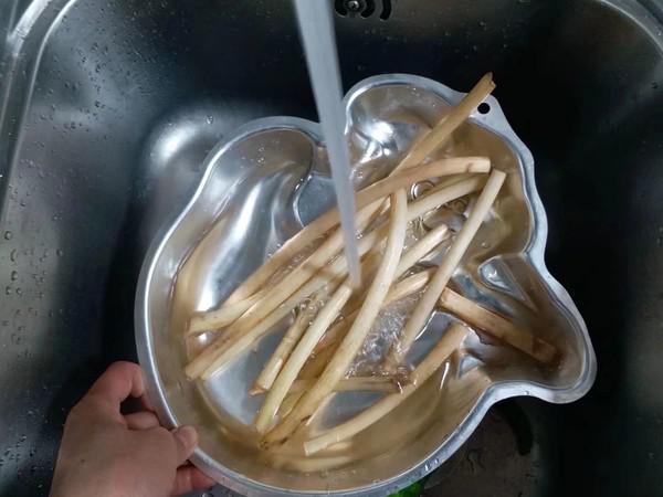 酸脆藕心菜的做法-酸辣味炒菜譜-易網<a href=http://www.xllyou.com/ target=_blank class=infotextkey>健康養生</a>網 酸脆藕心菜的做法-酸辣味炒菜譜