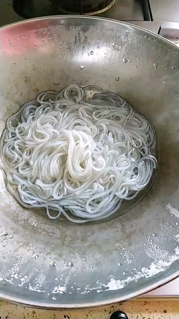 無油酸爽菠菜粉絲的做法-酸辣味拌菜譜-易網健康養生網 無油酸爽菠菜粉絲的做法-酸辣味拌菜譜