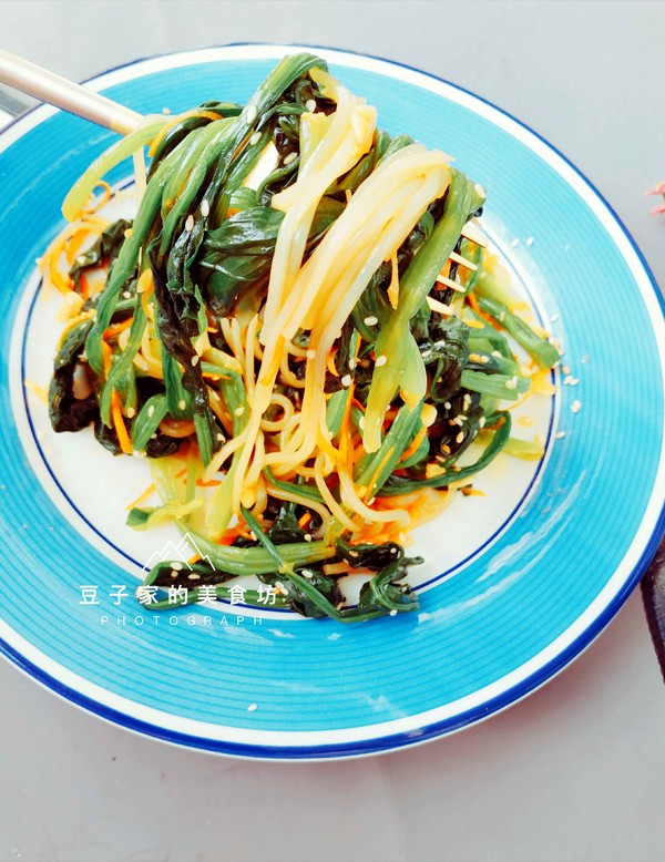 無油酸爽菠菜粉絲的做法-酸辣味拌菜譜-易網健康養生網 無油酸爽菠菜粉絲的做法-酸辣味拌菜譜