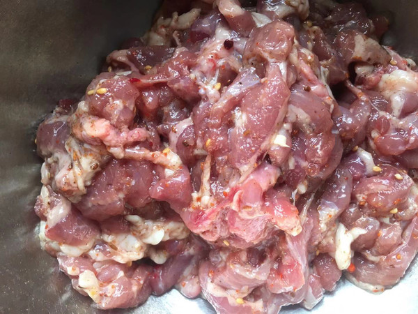 白蘿卜絲炒羊肉的做法-家常味炒菜譜-易網(wǎng)健康養(yǎng)生網(wǎng) 白蘿卜絲炒羊肉的做法-家常味炒菜譜