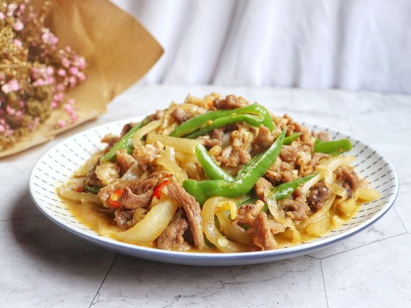 白蘿卜絲炒羊肉的做法-家常味炒菜譜-易網(wǎng)健康養(yǎng)生網(wǎng) 白蘿卜絲炒羊肉的做法-家常味炒菜譜