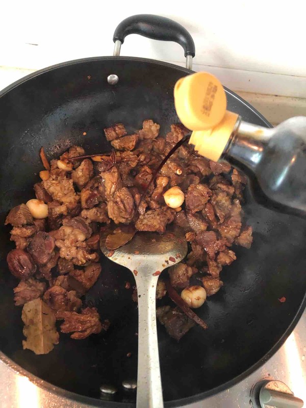 紅燒牛腩（家常版）的做法-醬香味燜菜譜