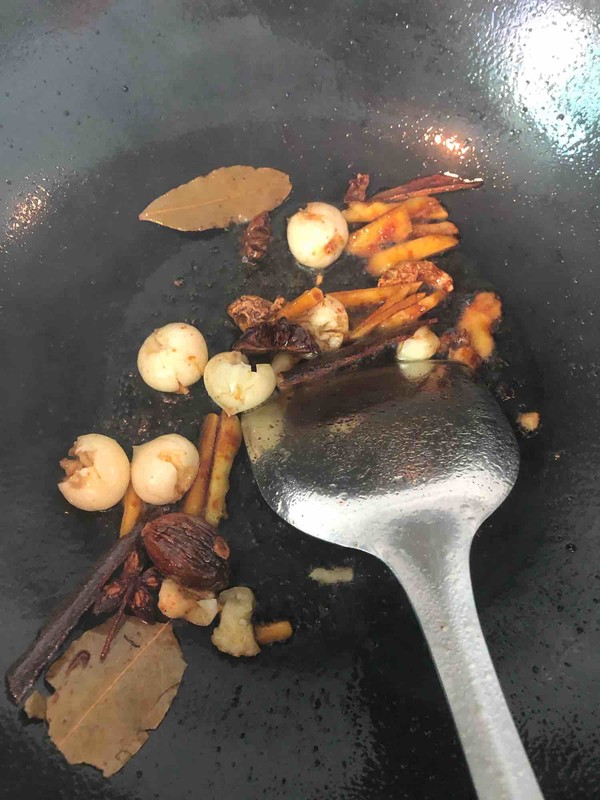 紅燒牛腩（家常版）的做法-醬香味燜菜譜