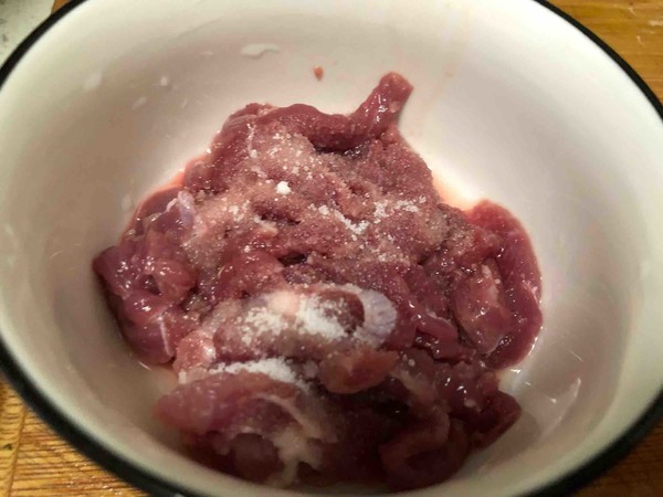 蘆蒿炒肉絲的做法-家常味炒菜譜-易網(wǎng)<a href=http://www.xllyou.com/ target=_blank class=infotextkey>健康養(yǎng)生</a>網(wǎng) 蘆蒿炒肉絲的做法-家常味炒菜譜