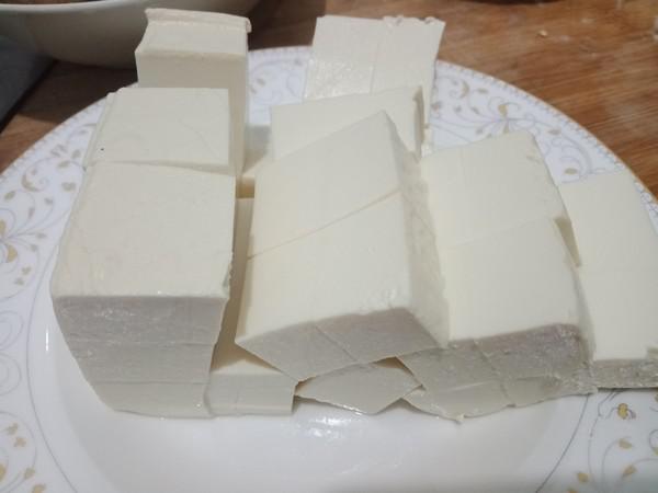 香菇燉豆腐的做法-家常味燉菜譜-易網<a href=http://www.xllyou.com/ target=_blank class=infotextkey>健康養生</a>網 香菇燉豆腐的做法-家常味燉菜譜