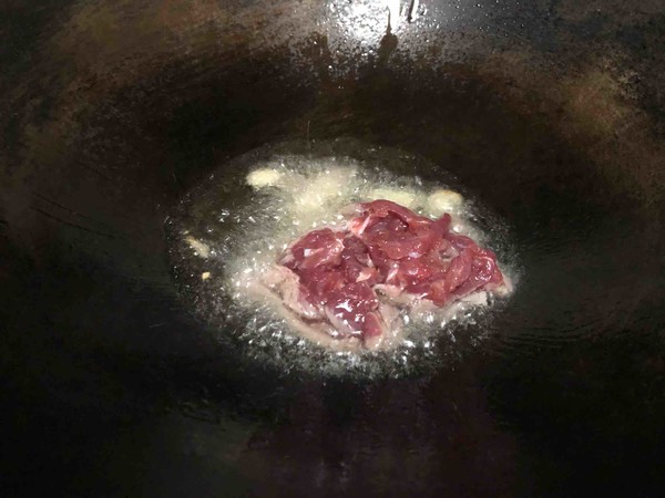 蘆蒿炒肉絲的做法-家常味炒菜譜-易網(wǎng)健康養(yǎng)生網(wǎng) 蘆蒿炒肉絲的做法-家常味炒菜譜