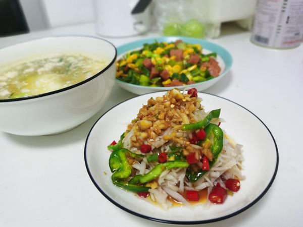 涼拌藕絲的做法-香辣味拌菜譜-易網健康養生網 涼拌藕絲的做法-香辣味拌菜譜