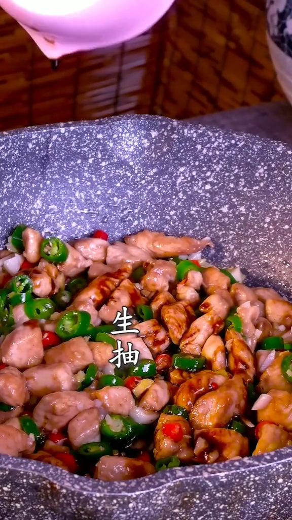 辣子雞丁的做法-家常味炒菜譜-易網健康養生網 辣子雞丁的做法-家常味炒菜譜