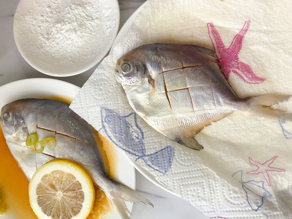 檸檬香煎平魚的做法-咸鮮味煎菜譜