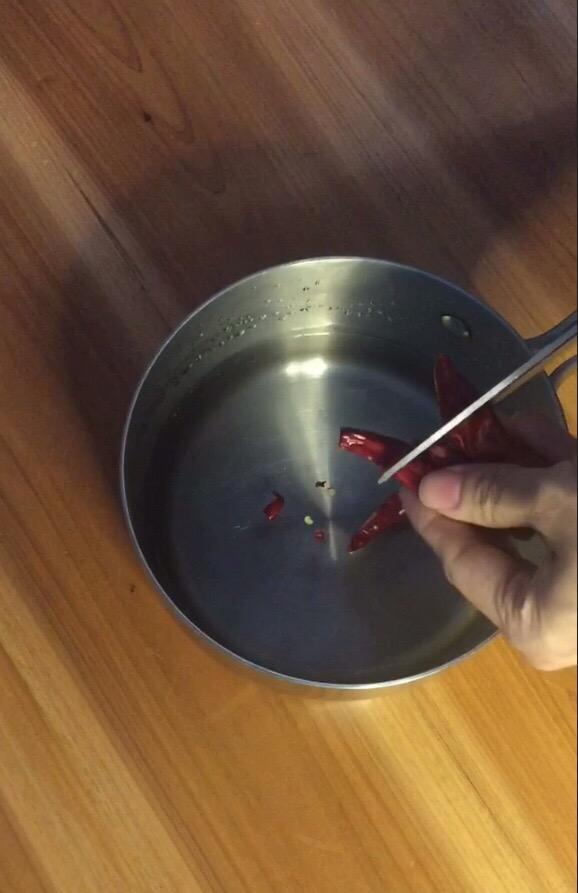 涼菜~鹵蓮藕的做法-家常味煮菜譜-易網<a href=http://www.xllyou.com/ target=_blank class=infotextkey>健康養生</a>網 涼菜~鹵蓮藕的做法-家常味煮菜譜