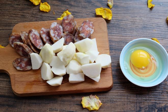 芋頭臘腸煲仔飯+白灼菜心的做法-家常味煲菜譜-易網健康養生網 芋頭臘腸煲仔飯+白灼菜心的做法-家常味煲菜譜