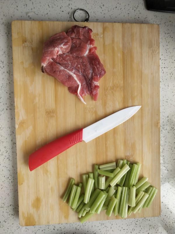 芹菜炒肉的做法-咸鮮味炒菜譜