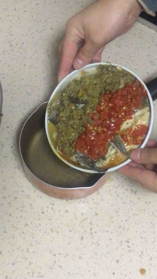 雙椒蒸鱸魚的做法-酸辣味蒸菜譜