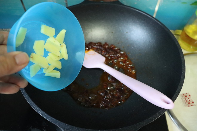 家庭版宮保雞丁的做法-家常味炒菜譜-易網(wǎng)健康養(yǎng)生網(wǎng) 家庭版宮保雞丁的做法-家常味炒菜譜