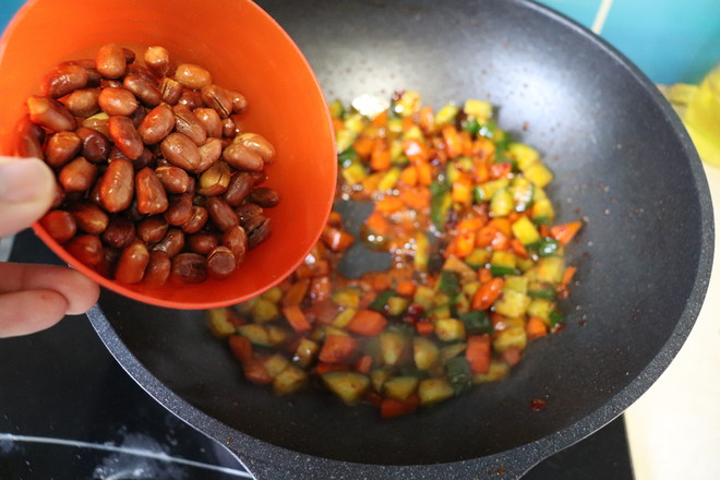 家庭版宮保雞丁的做法-家常味炒菜譜-易網(wǎng)健康養(yǎng)生網(wǎng) 家庭版宮保雞丁的做法-家常味炒菜譜