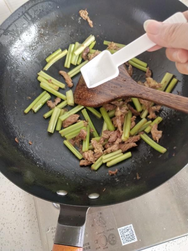 芹菜炒肉的做法-咸鮮味炒菜譜