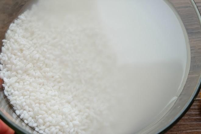 芋頭臘腸煲仔飯+白灼菜心的做法-家常味煲菜譜-易網<a href=http://www.xllyou.com/ target=_blank class=infotextkey>健康養生</a>網 芋頭臘腸煲仔飯+白灼菜心的做法-家常味煲菜譜