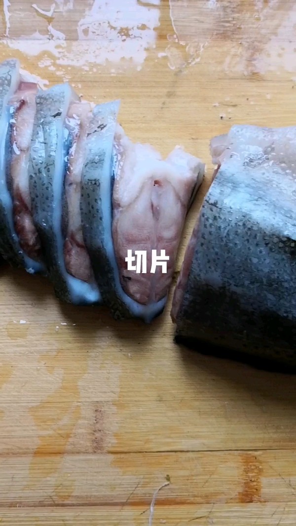 蔥油海參斑的做法-咸鮮味蒸菜譜-易網(wǎng)<a href=http://www.xllyou.com/ target=_blank class=infotextkey>健康養(yǎng)生</a>網(wǎng) 蔥油海參斑的做法-咸鮮味蒸菜譜