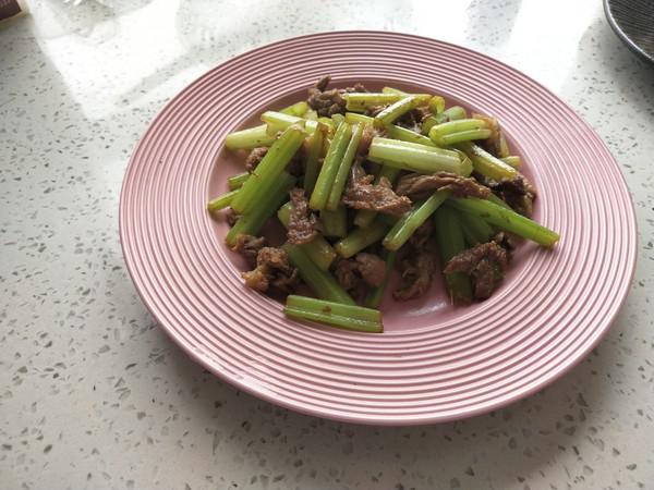 芹菜炒肉的做法-咸鮮味炒菜譜