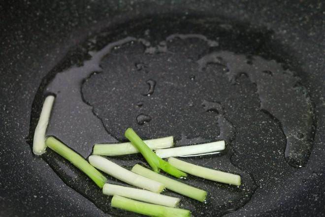 芋頭臘腸煲仔飯+白灼菜心的做法-家常味煲菜譜-易網健康養生網 芋頭臘腸煲仔飯+白灼菜心的做法-家常味煲菜譜