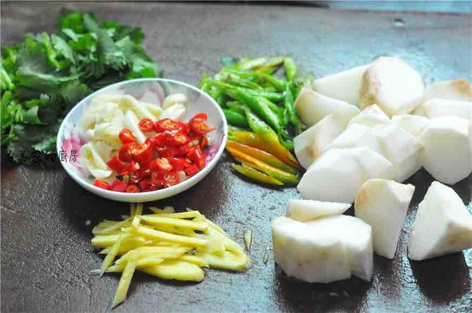 山藥燜雞的做法-咸鮮味燜菜譜-易網(wǎng)<a href=http://www.xllyou.com/ target=_blank class=infotextkey>健康養(yǎng)生</a>網(wǎng) 山藥燜雞的做法-咸鮮味燜菜譜