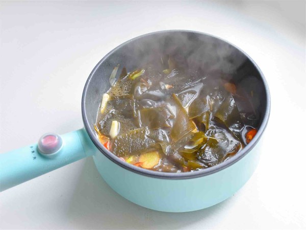 海帶燉魚的做法-咸鮮味燉菜譜-易網健康養生網 海帶燉魚的做法-咸鮮味燉菜譜