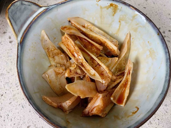 超簡單的辣炒雞脆骨的做法-香辣味炒菜譜-易網(wǎng)<a href=http://www.xllyou.com/ target=_blank class=infotextkey>健康養(yǎng)生</a>網(wǎng) 超簡單的辣炒雞脆骨的做法-香辣味炒菜譜