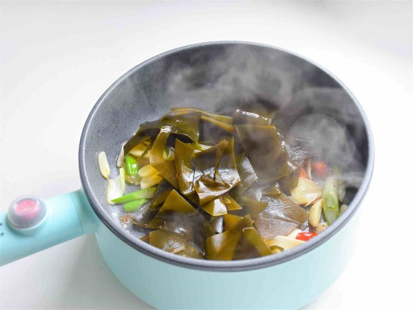 海帶燉魚的做法-咸鮮味燉菜譜-易網健康養生網 海帶燉魚的做法-咸鮮味燉菜譜