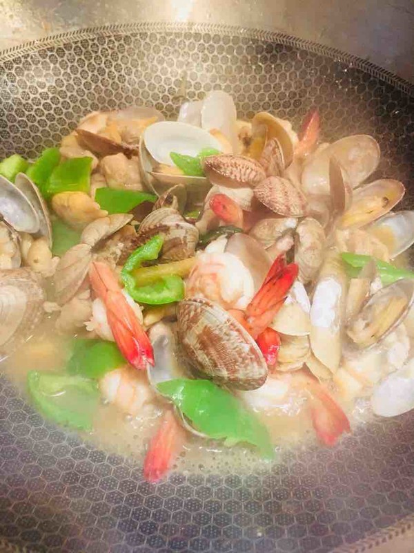 海鮮蝦炒雞的做法-咸鮮味炒菜譜