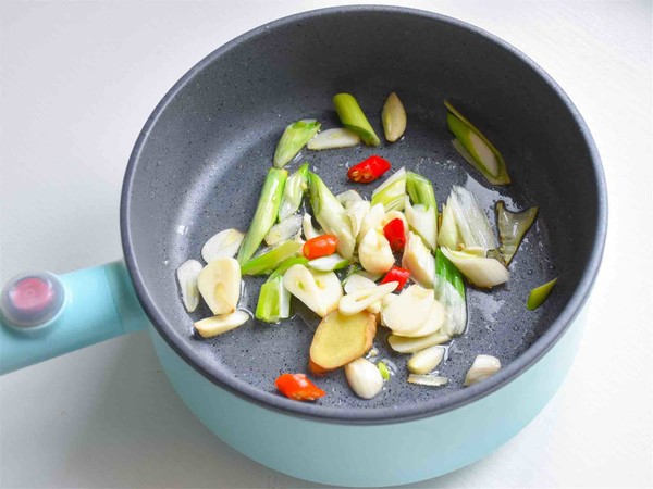 海帶燉魚的做法-咸鮮味燉菜譜-易網健康養生網 海帶燉魚的做法-咸鮮味燉菜譜