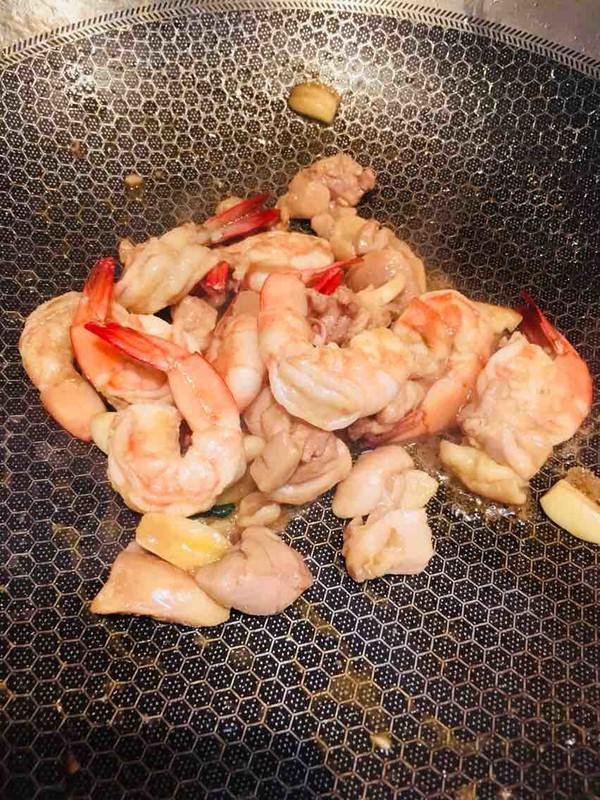 海鮮蝦炒雞的做法-咸鮮味炒菜譜