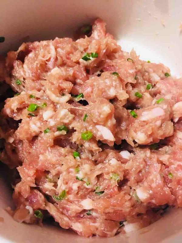 紅燒油面筋塞肉的做法-家常味燒菜譜-易網(wǎng)<a href=http://www.xllyou.com/ target=_blank class=infotextkey>健康養(yǎng)生</a>網(wǎng) 紅燒油面筋塞肉的做法-家常味燒菜譜