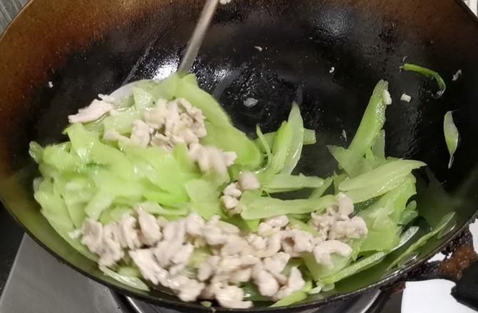 萵筍炒肉的做法-家常味炒菜譜-易網(wǎng)健康養(yǎng)生網(wǎng) 萵筍炒肉的做法-家常味炒菜譜