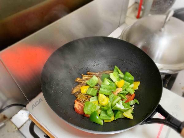 超簡單的辣炒雞脆骨的做法-香辣味炒菜譜-易網(wǎng)健康養(yǎng)生網(wǎng) 超簡單的辣炒雞脆骨的做法-香辣味炒菜譜