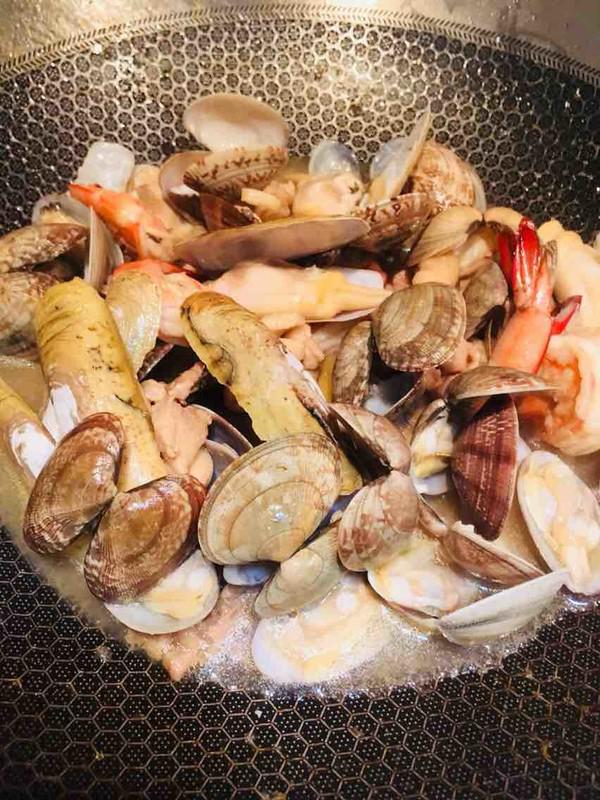 海鮮蝦炒雞的做法-咸鮮味炒菜譜