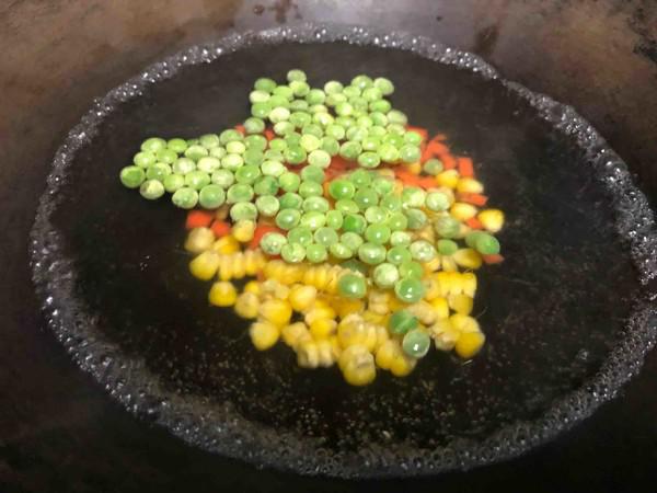 炒雞丁的做法-家常味炒菜譜-易網健康養生網 炒雞丁的做法-家常味炒菜譜