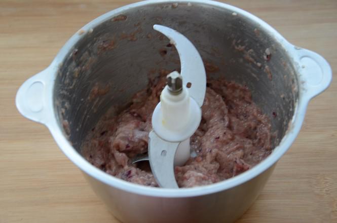 黑椒牛肉香腸的做法-黑椒味蒸菜譜