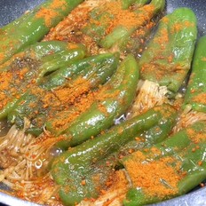 青椒金針菇的做法-家常味煎菜譜