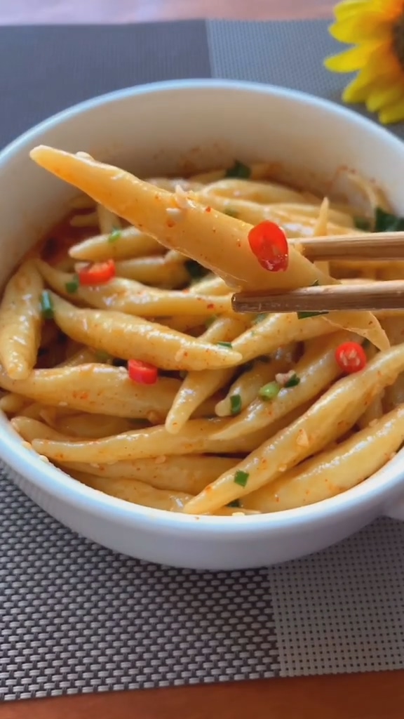 土豆魚面的做法-家常味煮菜譜