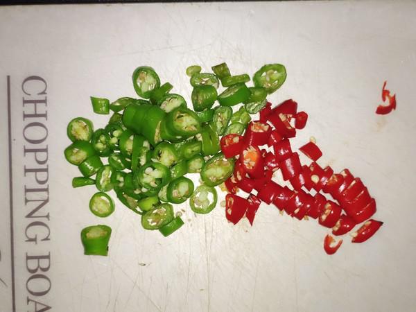 雞腿拌的做法-酸辣味拌菜譜-易網(wǎng)<a href=http://www.xllyou.com/ target=_blank class=infotextkey>健康養(yǎng)生</a>網(wǎng) 雞腿拌的做法-酸辣味拌菜譜