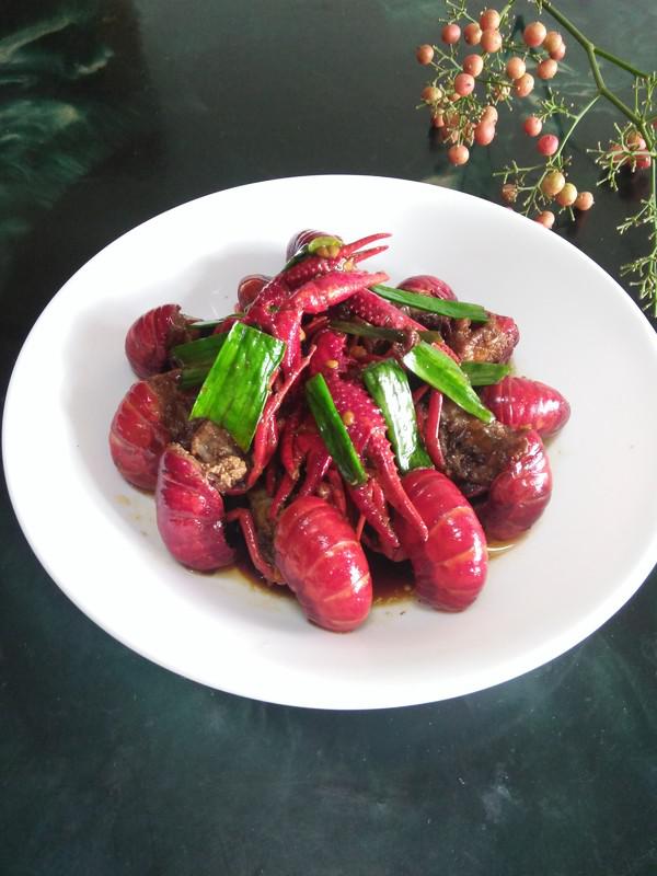 爆炒小龍蝦的做法-香辣味炒菜譜-易網健康養生網 爆炒小龍蝦的做法-香辣味炒菜譜